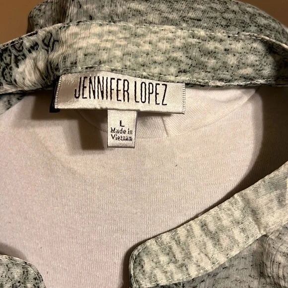 Jennifer Lopez snake print blouse - Picture 6 of 6